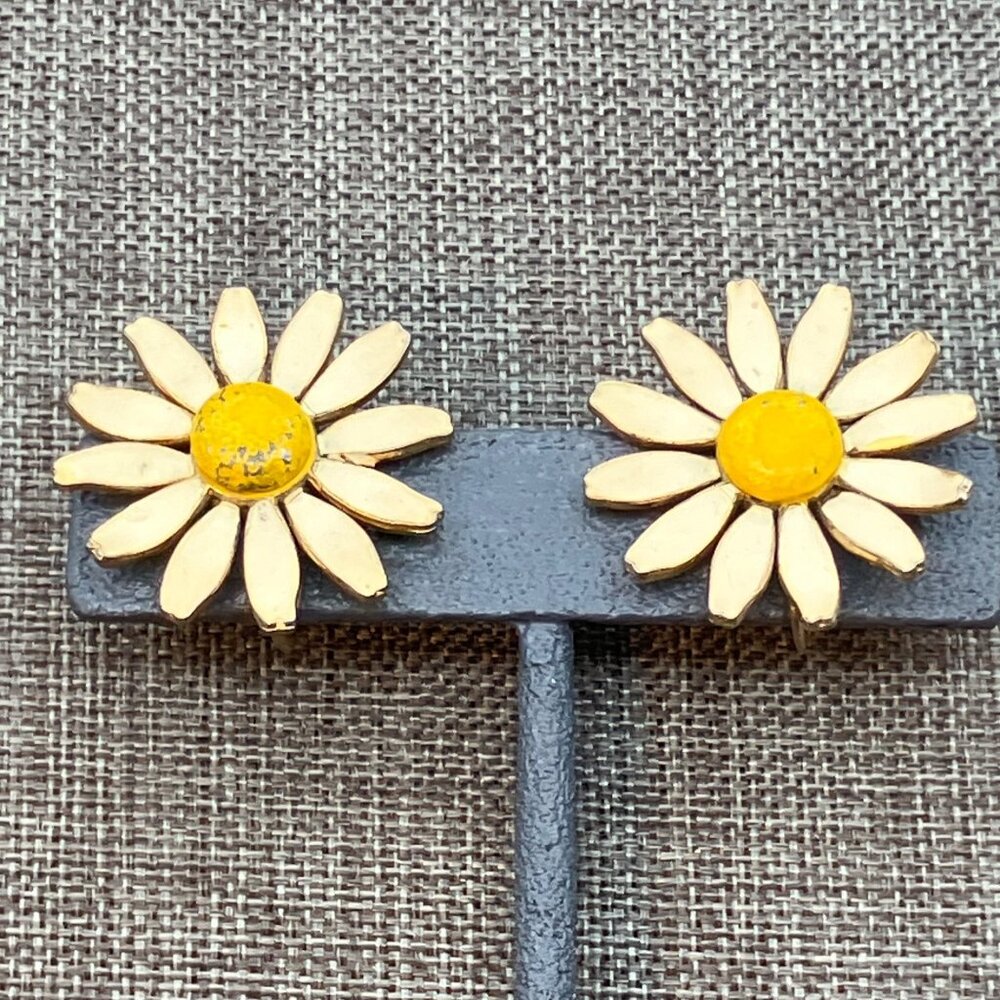 Accessocraft Daisy Clip-On Earrings 1.25 In  As Is Yellow Cream Flower Vintage